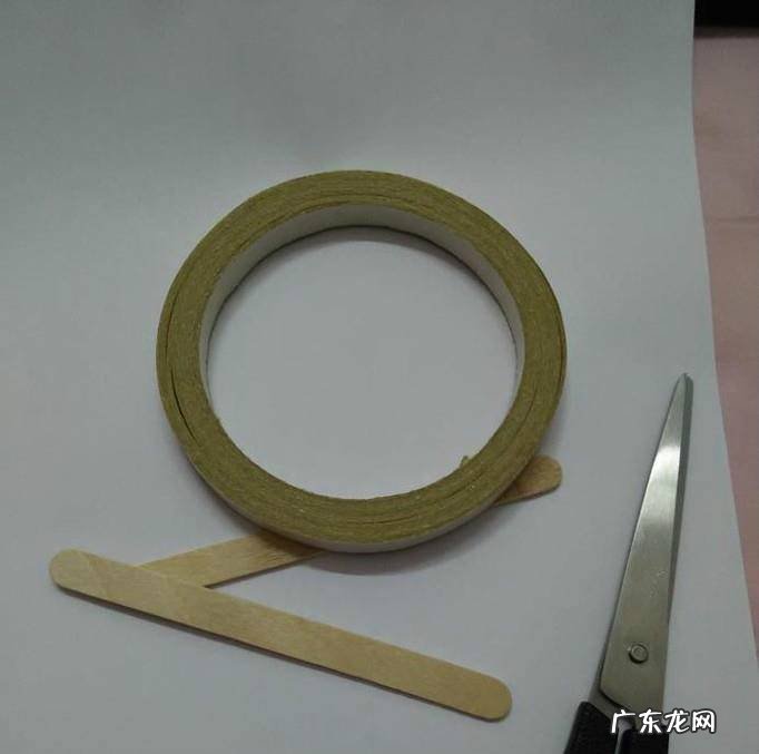 如何用彩纸做圆形扇子