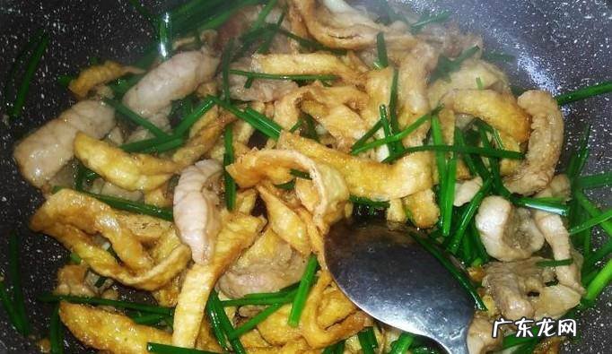 肉丝炒油豆腐皮的做法