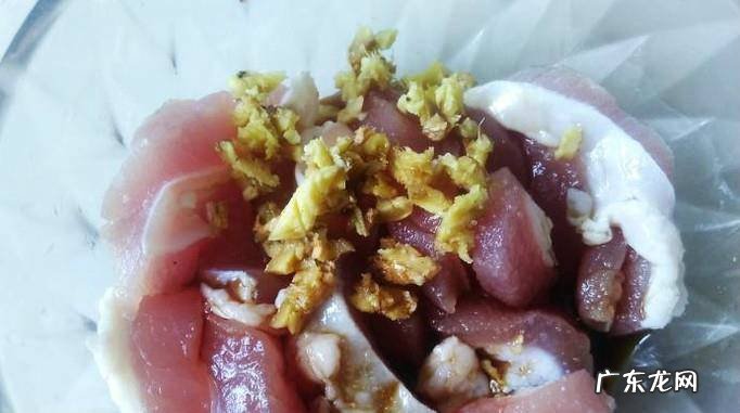 肉丝炒油豆腐皮的做法