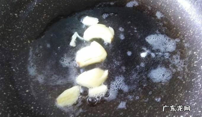 肉丝炒油豆腐皮的做法