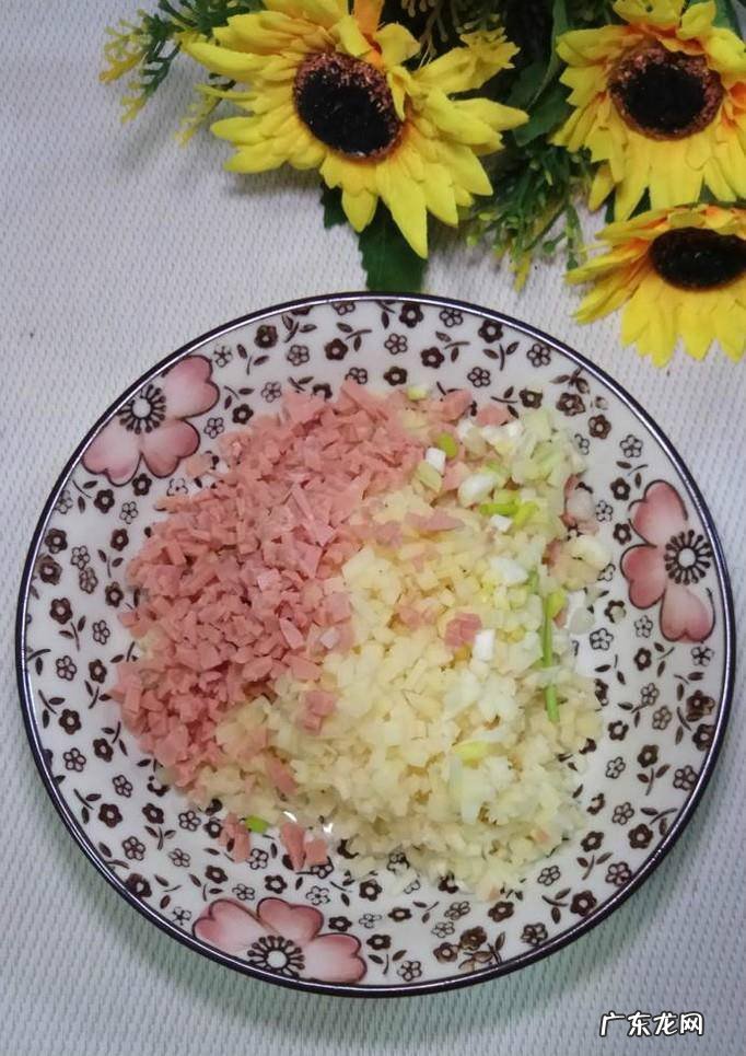 怎样做美味的土豆香肠西葫芦圈