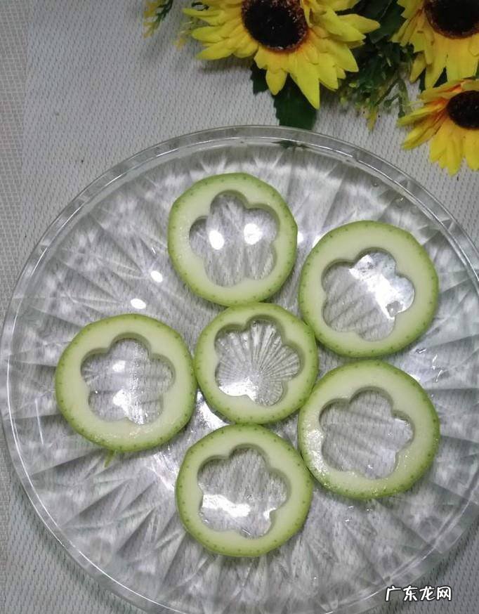 怎样做美味的土豆香肠西葫芦圈