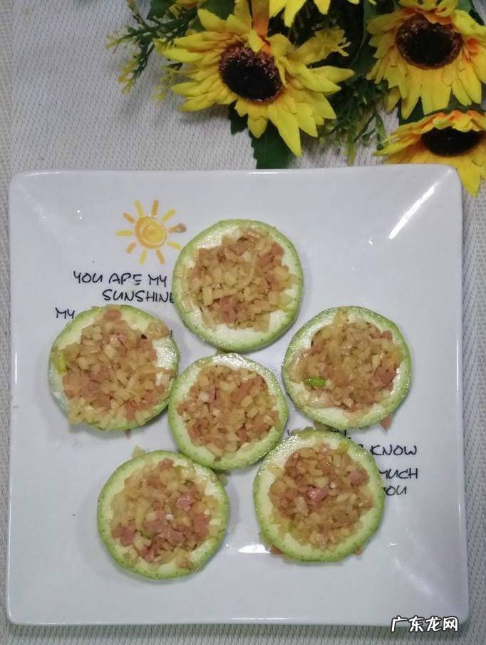 怎样做美味的土豆香肠西葫芦圈