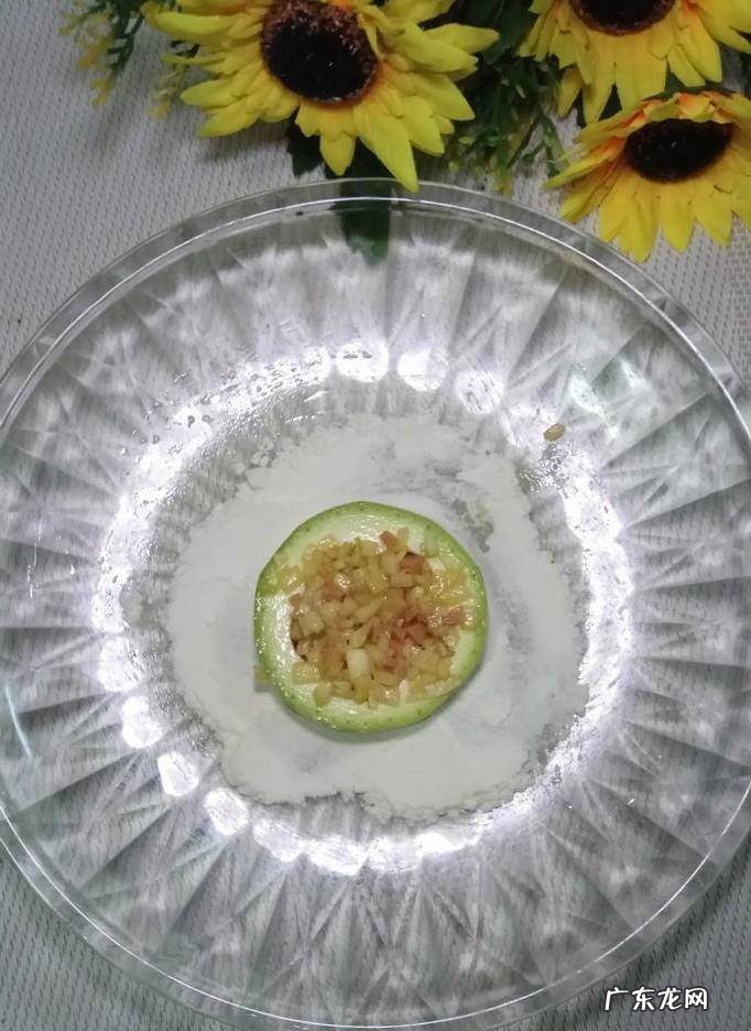 怎样做美味的土豆香肠西葫芦圈