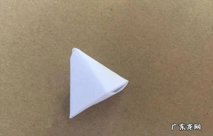 怎样折叠纸粽子