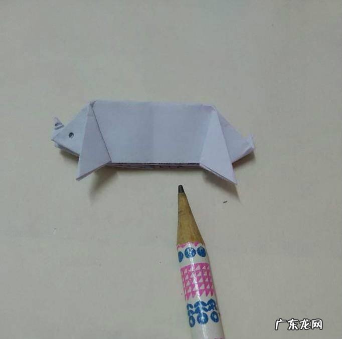 好玩的简单折纸:猪猪的折法