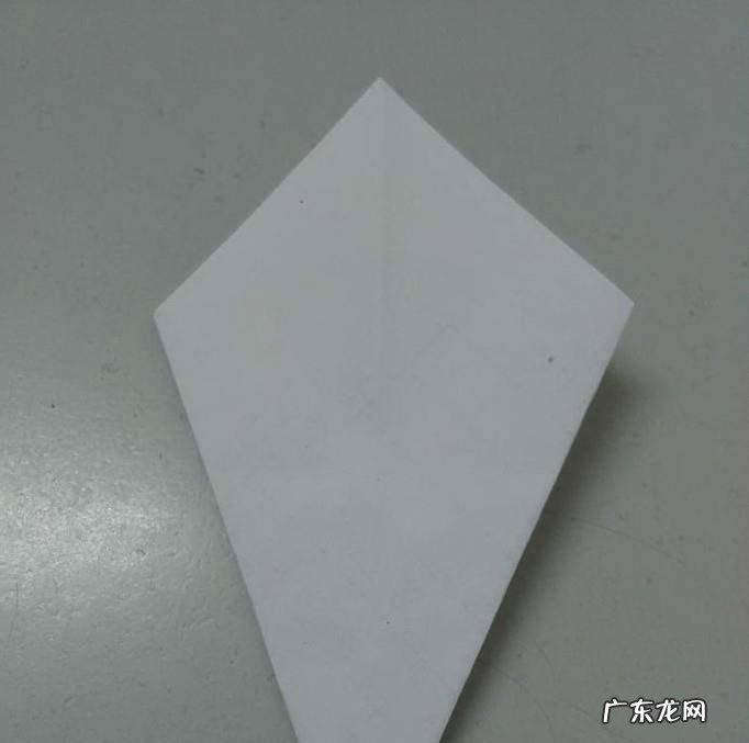 手工折纸怎么用纸折一个可爱的小碗冰淇淋