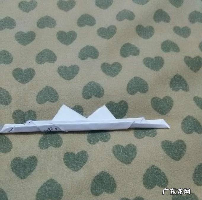 手工折纸怎么用纸折一个逼真的眼镜