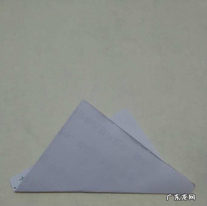 手工折纸怎么用纸折一个逼真的眼镜