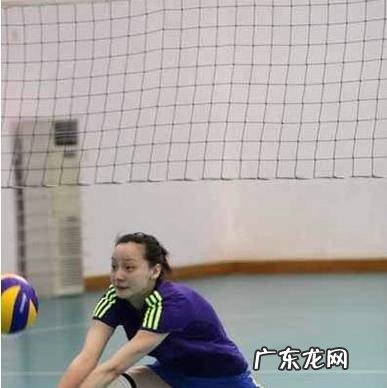 怎样练习打排球