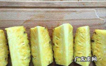 如何用最简单的工具削菠萝