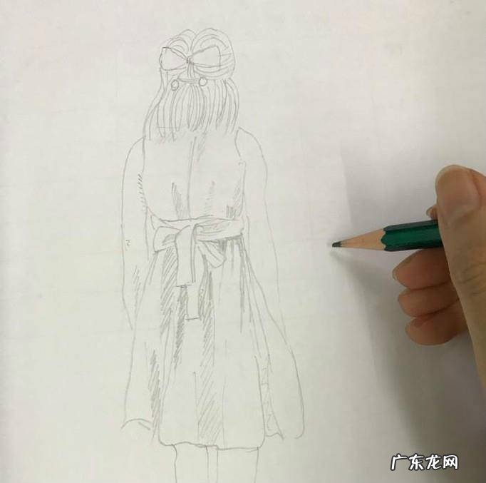 人的背影怎么画