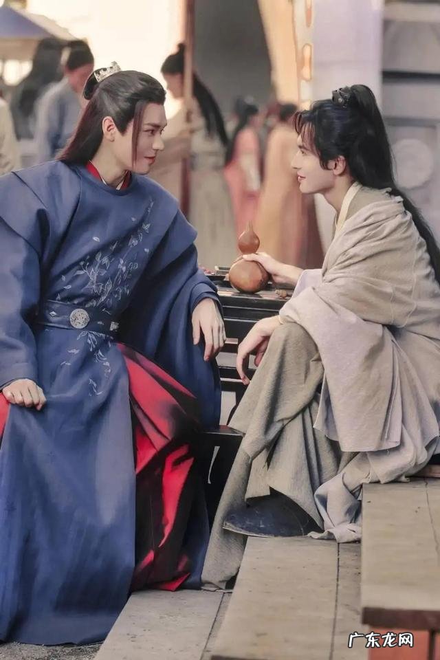 东方跨年:贾乃亮演唱《笨小孩》