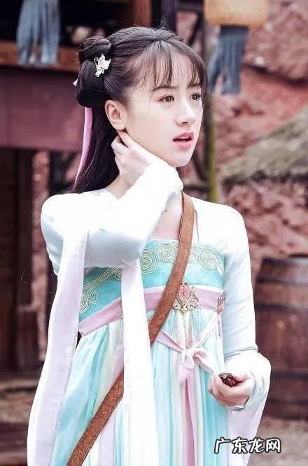 东方跨年:贾乃亮演唱《笨小孩》