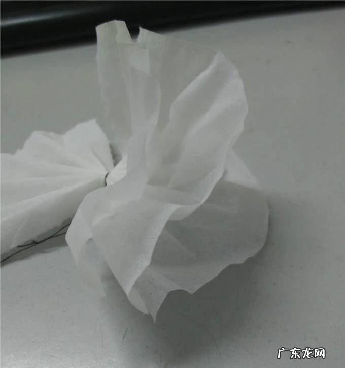 给喜欢的他简单的礼物如何用纸折一朵花