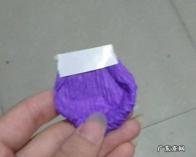 DIY皱纹纸蓝色妖姬花骨朵的制作