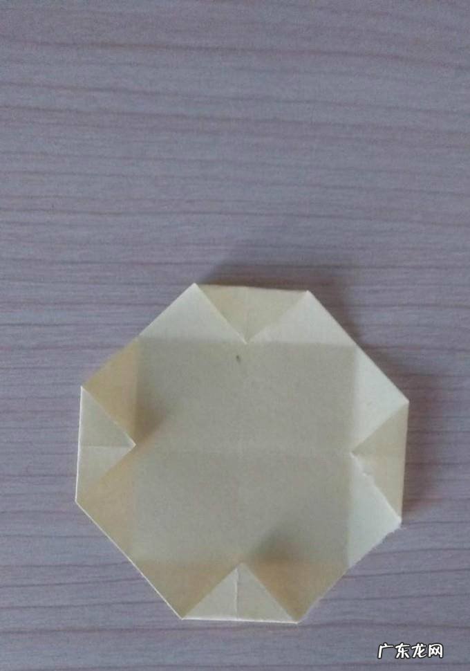 如何折有雨棚的小船
