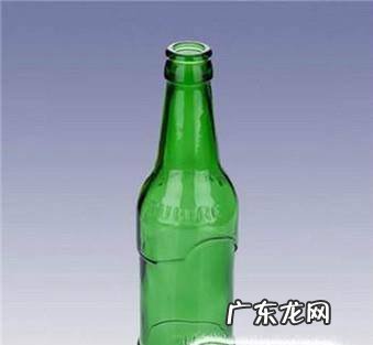 废物利用啤酒瓶做成花瓶