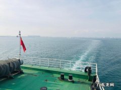 航行途中了解当地风土人情：船在海上漂,心却早已飞回家