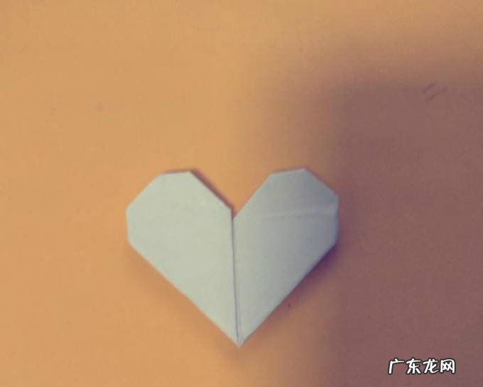 如何折出心形折纸