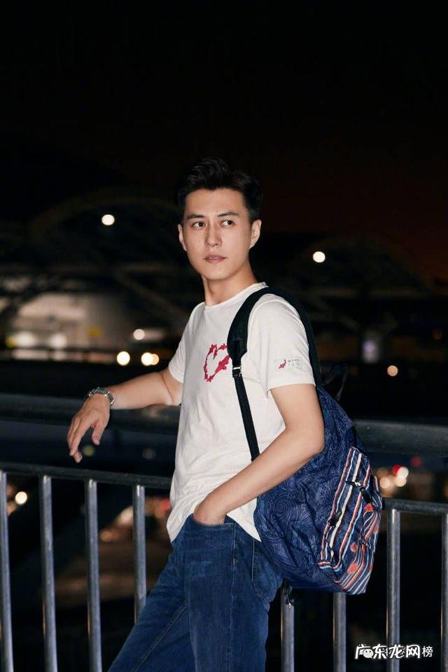 肖战迪丽热巴年度封面之星