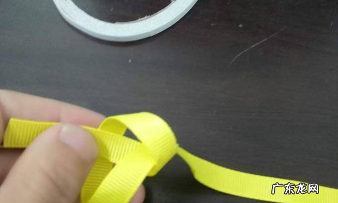 如何用丝带制作一个蝴蝶结BB发夹