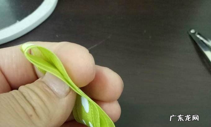 如何用丝带制作一个蝴蝶结BB发夹