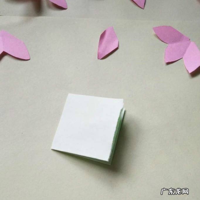 怎样制作手工剪纸莲花