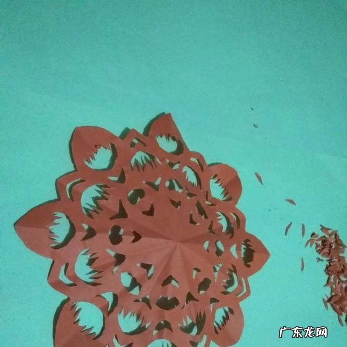 团花剪纸怎么剪