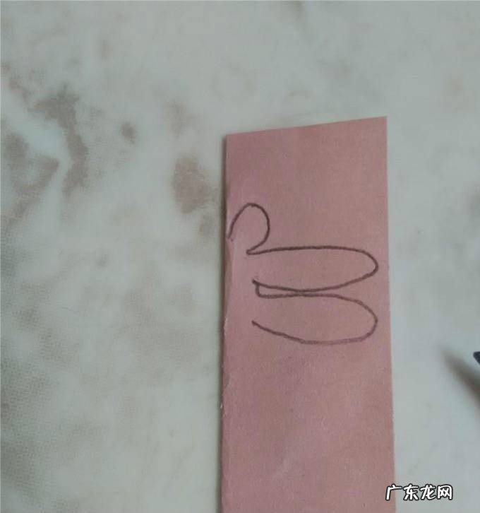 如何剪纸:简单的蜻蜓剪纸方法