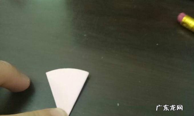 如何用卡纸制作一朵漂亮的康乃馨