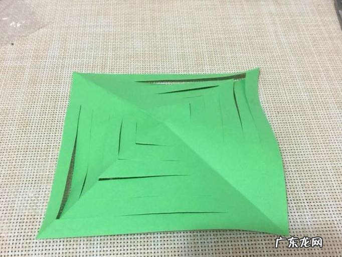 唯美3D雪花剪纸步骤