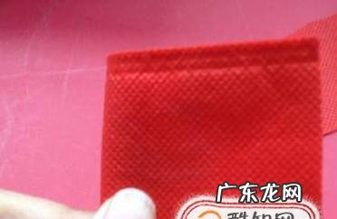 怎么用废旧的衣物剪出好看的花瓣