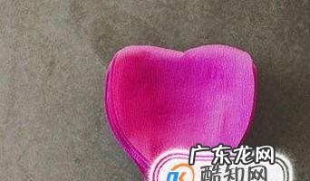 怎么用废旧的衣物剪出好看的花瓣