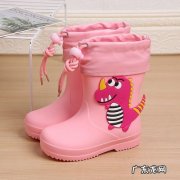 儿童雨靴束口和包边哪个好用？有什么区别吗？