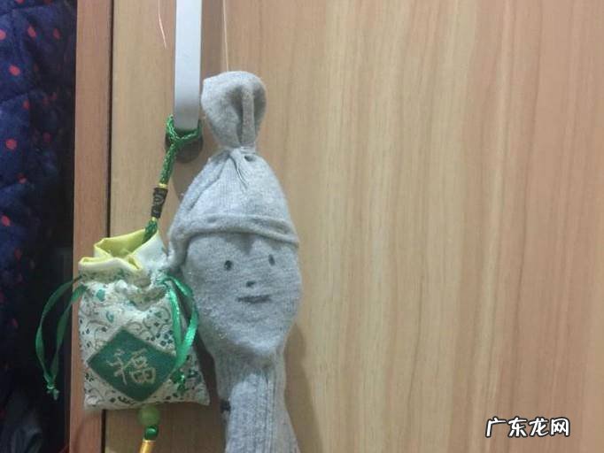 自己动手用废旧袜子做手工娃娃吧
