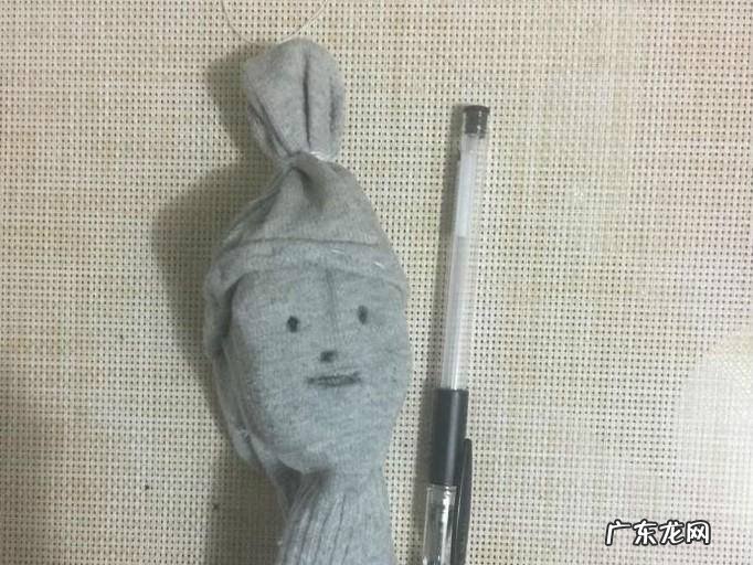 自己动手用废旧袜子做手工娃娃吧