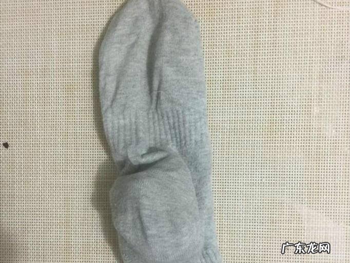 自己动手用废旧袜子做手工娃娃吧
