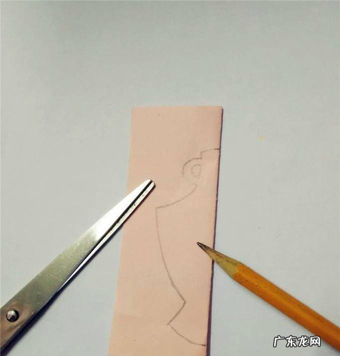幼儿剪纸—陶瓷瓶步骤图