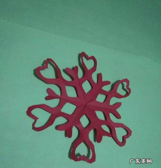 怎么用纸剪出爱心圈