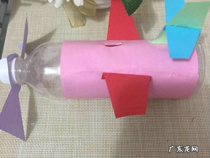宝宝幼儿园手工制作之飞机模型储蓄罐