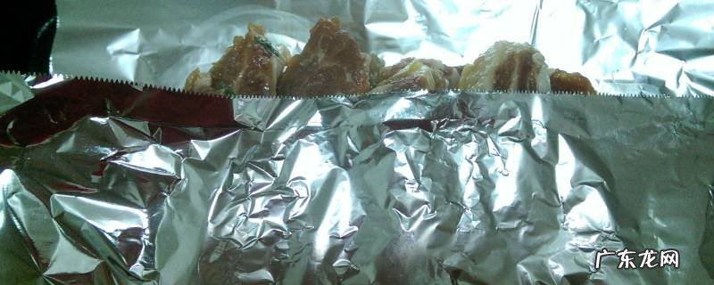 烤箱锡纸用哪面,烤箱烧烤锡纸用哪一面