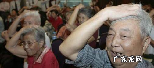 哪些类型的老人不适合帮忙照顾孩子