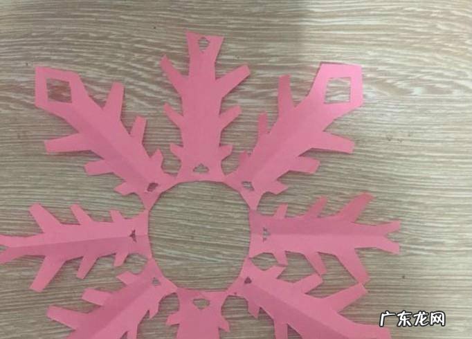 教你做雪花剪纸饰品