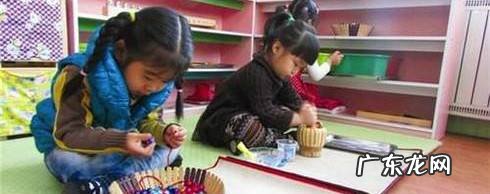 结合小班幼儿的心理发展特点去教学