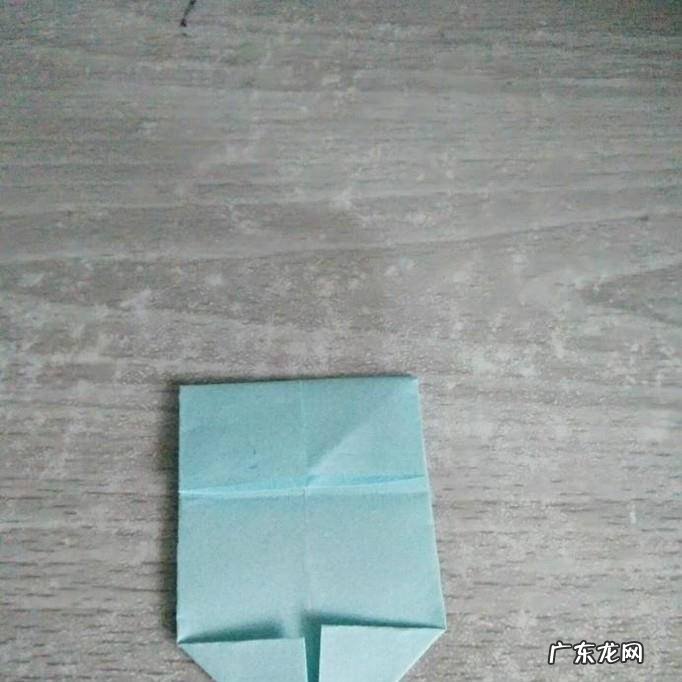 如何用彩纸折叠电话电话的彩纸折法