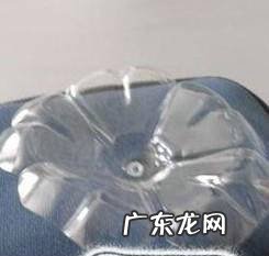 用矿泉水瓶底手工制作创意假花