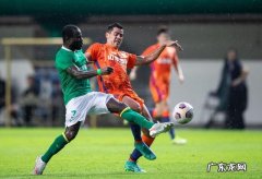 申花上岸青岛复活 中超：山东泰山8-0送深足五连败