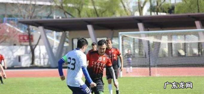 足球如何踢出弧线球