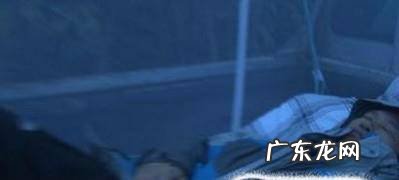 办夜被困在山上应该怎么办